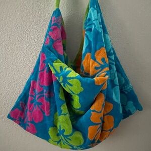 Welspun Floral Tote Bag and Beach Towel